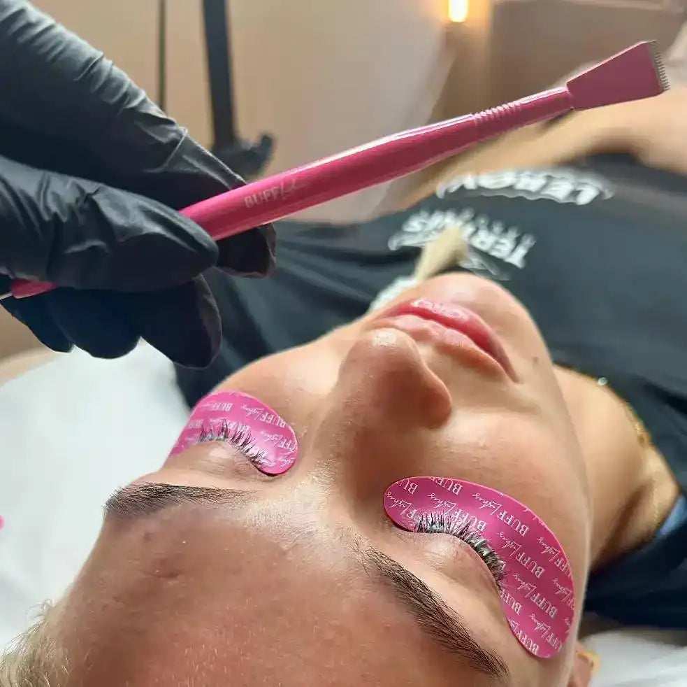 Tradisjonelt vs. Koreansk vippeløft — hva er den virkelige forskjellen?